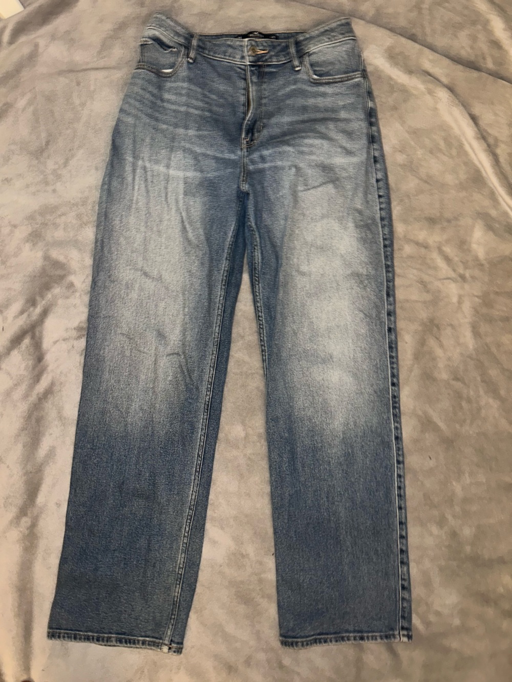Hollister Women's light wash Blue Straight-Leg Jeans, size 28/medium